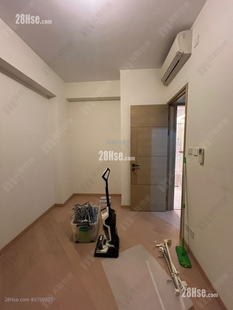 Grand Central Sell 2 Bedrooms 597 ft²