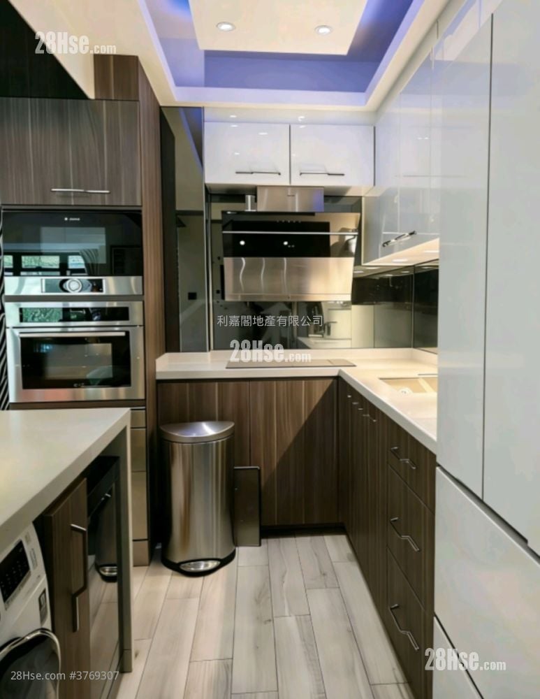 Pristine Villa Sell 4 Bedrooms , 2 Bathrooms 809 ft²