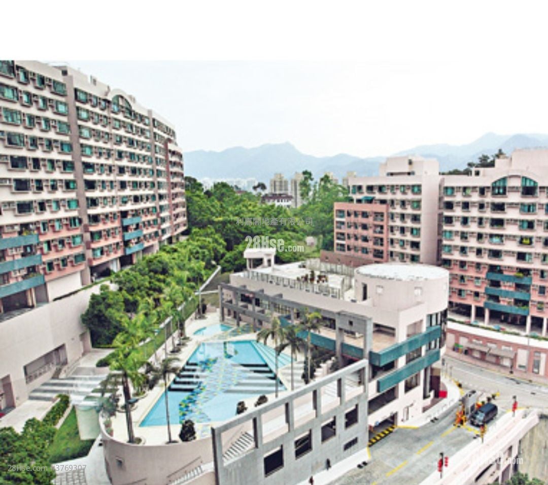 Pristine Villa Sell 4 Bedrooms , 2 Bathrooms 809 ft²