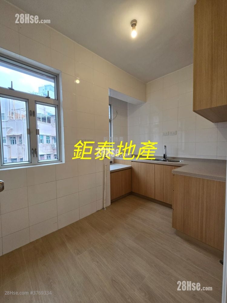 Sunfield Court Sell 3 Bedrooms , 1 Bathroom 652 ft²