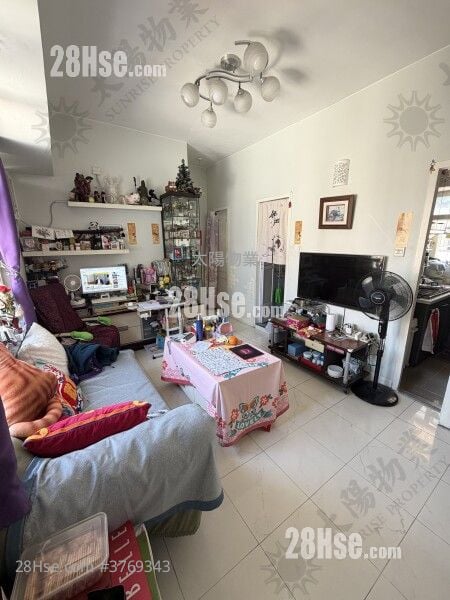 Hunghom Bay Centre Sell 2 Bedrooms 465 ft²