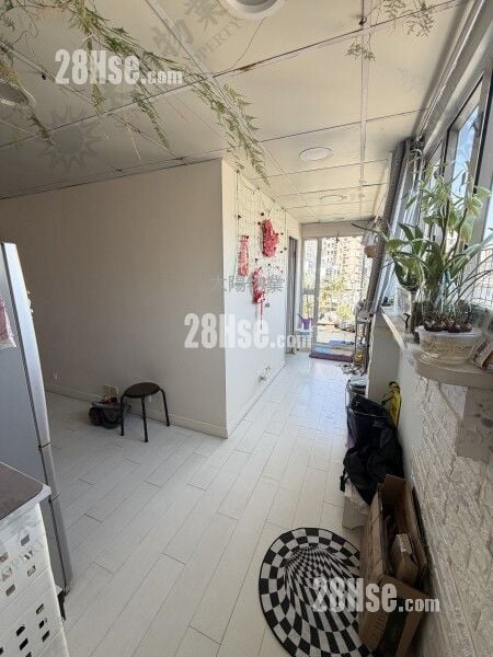 Hunghom Bay Centre Sell 2 Bedrooms 465 ft²