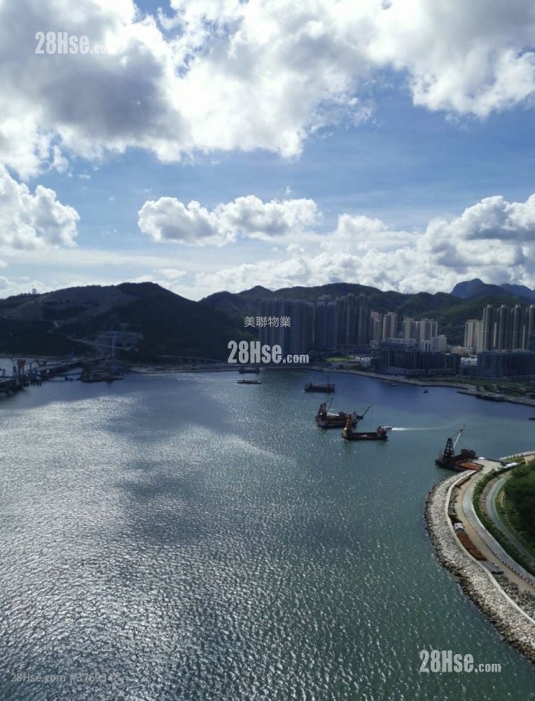 Sea To Sky Sell 4 Bedrooms 1,077 ft²