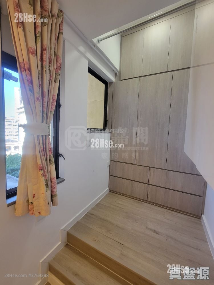 Yiu Pont House Sell 2 Bedrooms , 1 Bathroom 419 ft²