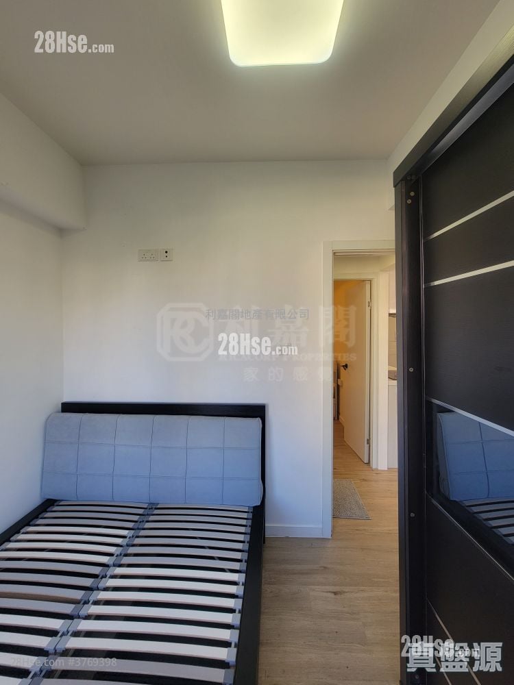 Yiu Pont House Sell 2 Bedrooms , 1 Bathroom 419 ft²