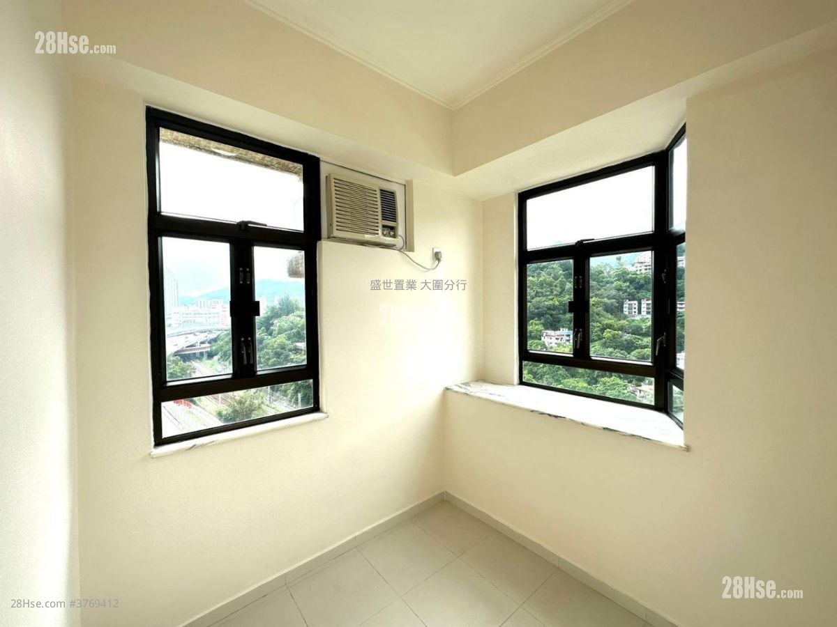 Wai Wah Centre Sell 2 Bedrooms , 1 Bathroom 358 ft²