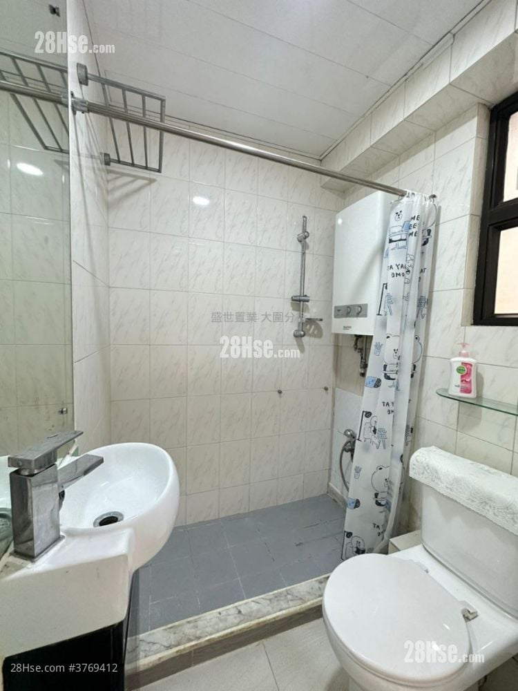 Wai Wah Centre Sell 2 Bedrooms , 1 Bathroom 358 ft²