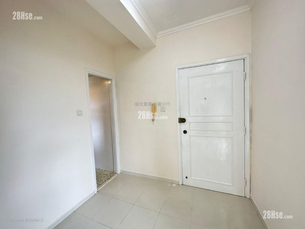 Wai Wah Centre Sell 2 Bedrooms , 1 Bathroom 358 ft²