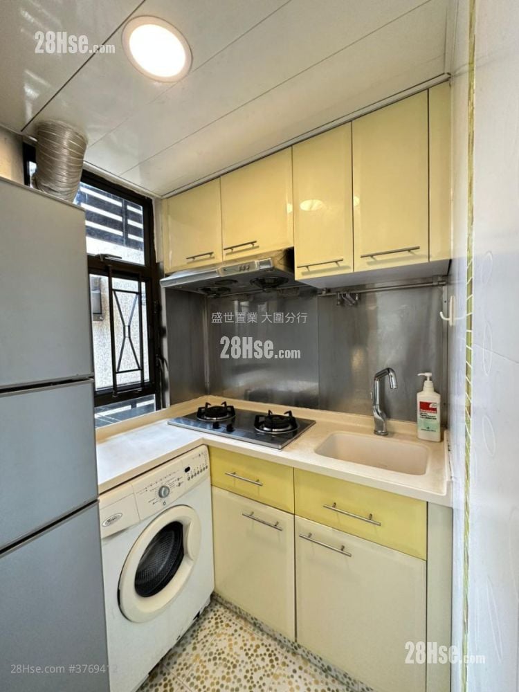 Wai Wah Centre Sell 2 Bedrooms , 1 Bathroom 358 ft²