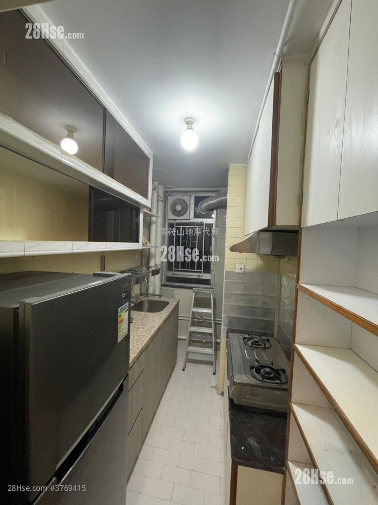 Kam Ying Court Sell 3 Bedrooms , 1 Bathroom 645 ft²