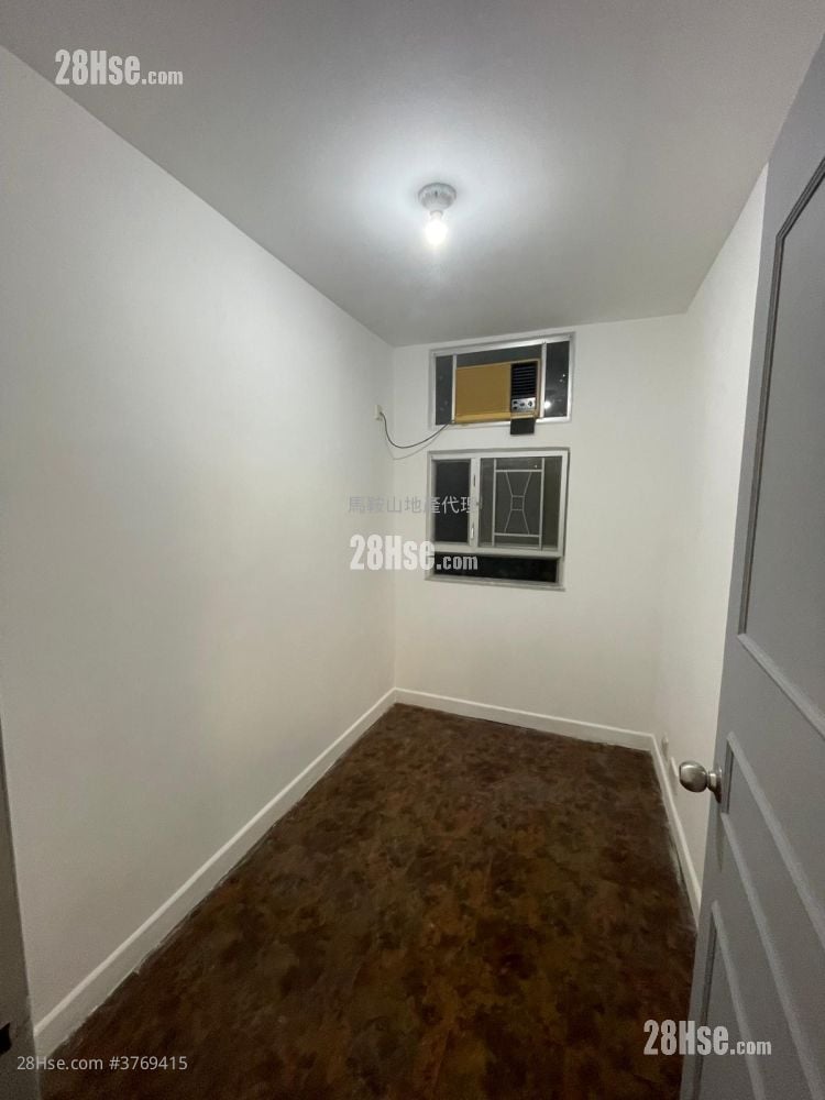 Kam Ying Court Sell 3 Bedrooms , 1 Bathroom 645 ft²