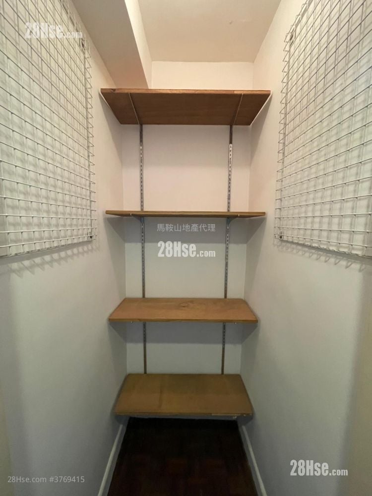 Kam Ying Court Sell 3 Bedrooms , 1 Bathroom 645 ft²