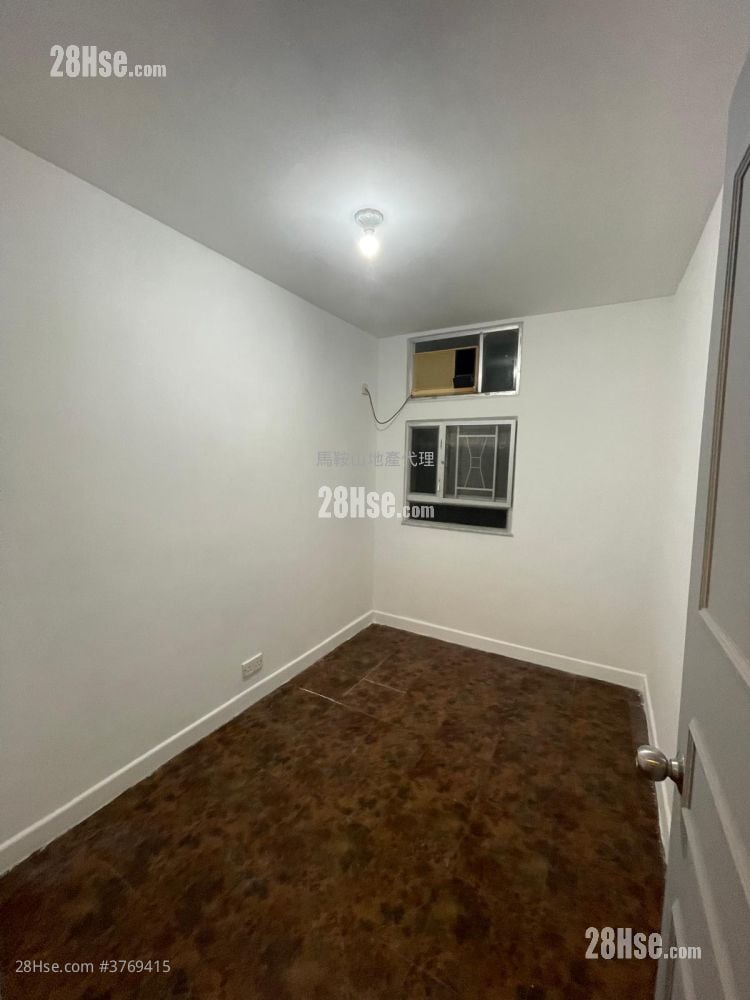 Kam Ying Court Sell 3 Bedrooms , 1 Bathroom 645 ft²