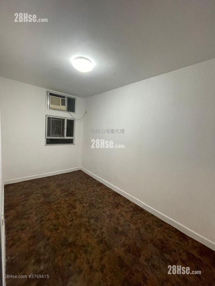 Kam Ying Court Sell 3 Bedrooms , 1 Bathroom 645 ft²