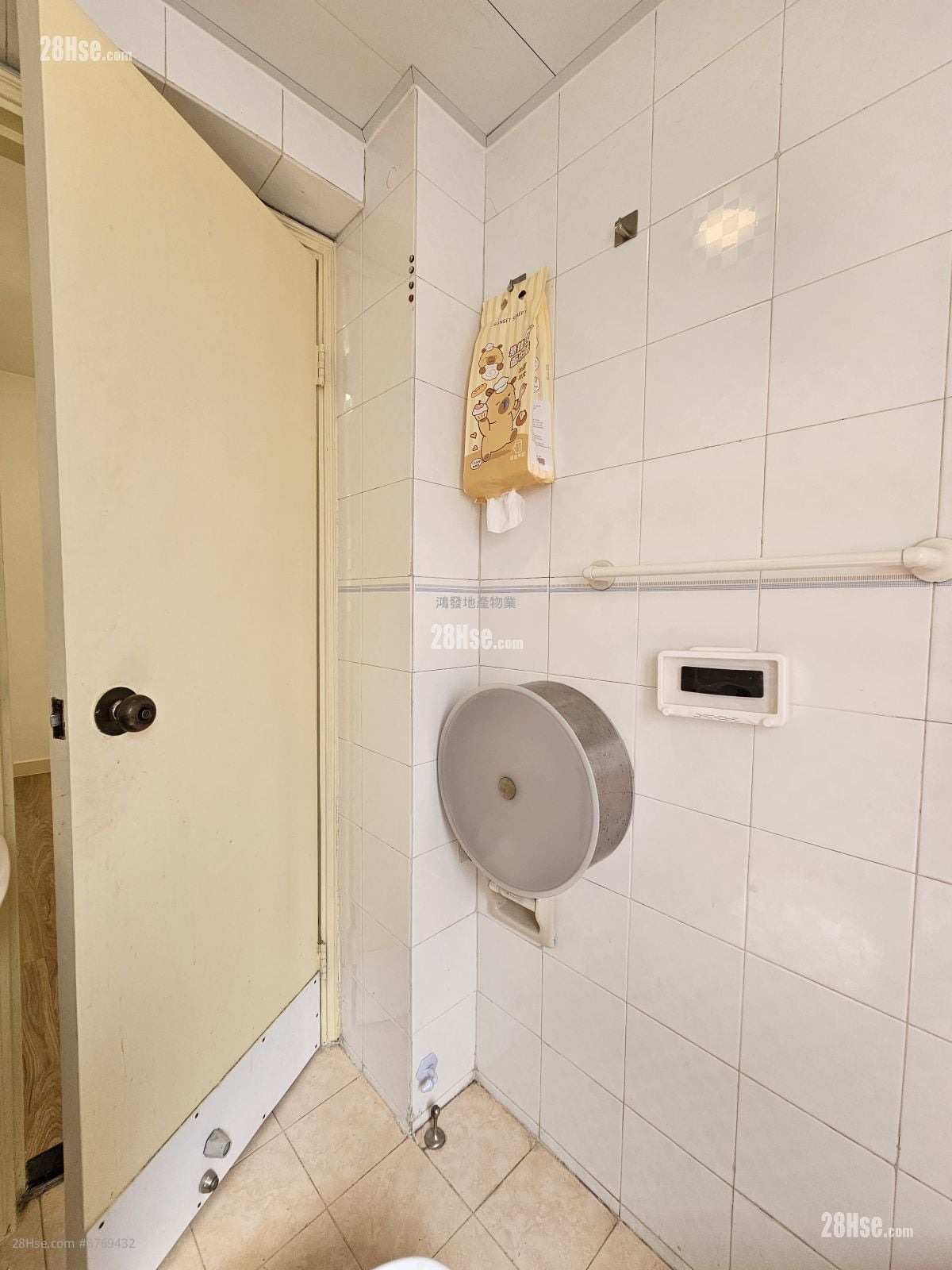 Berwick Court Sell 2 Bedrooms , 1 Bathroom 332 ft²