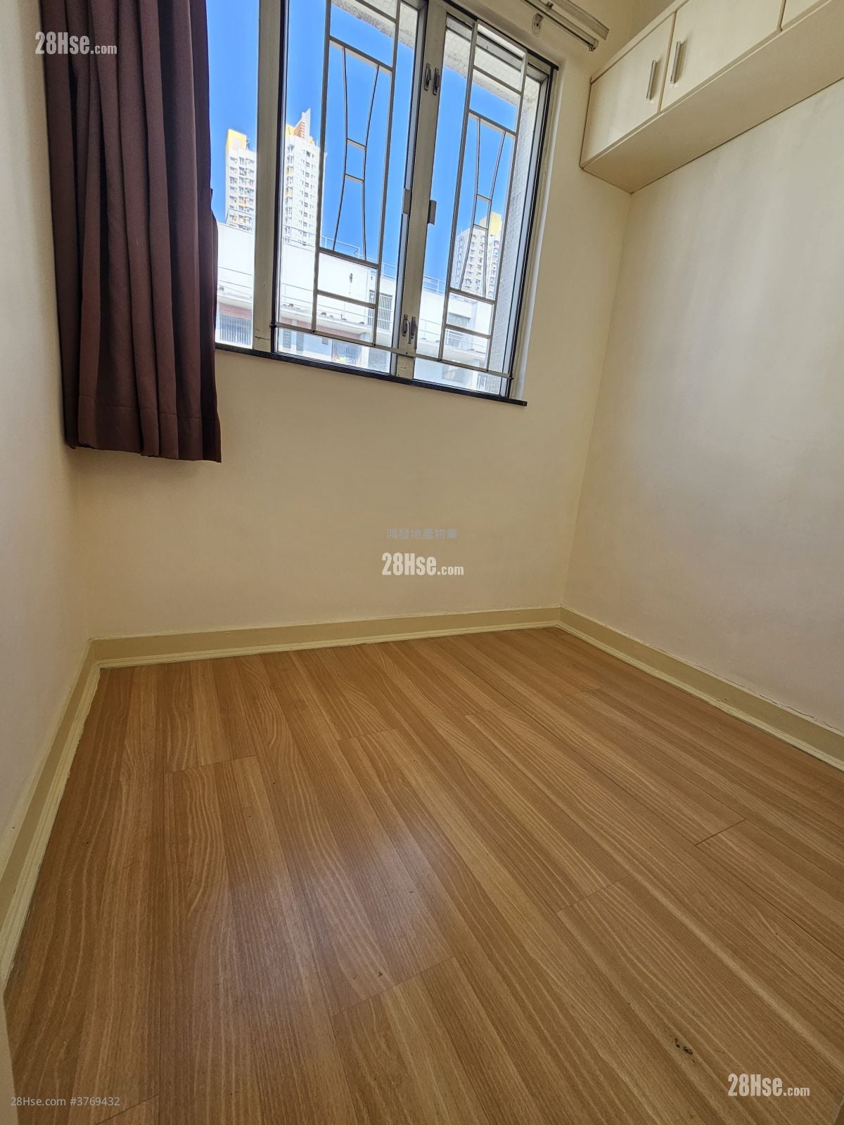Berwick Court Sell 2 Bedrooms , 1 Bathroom 332 ft²