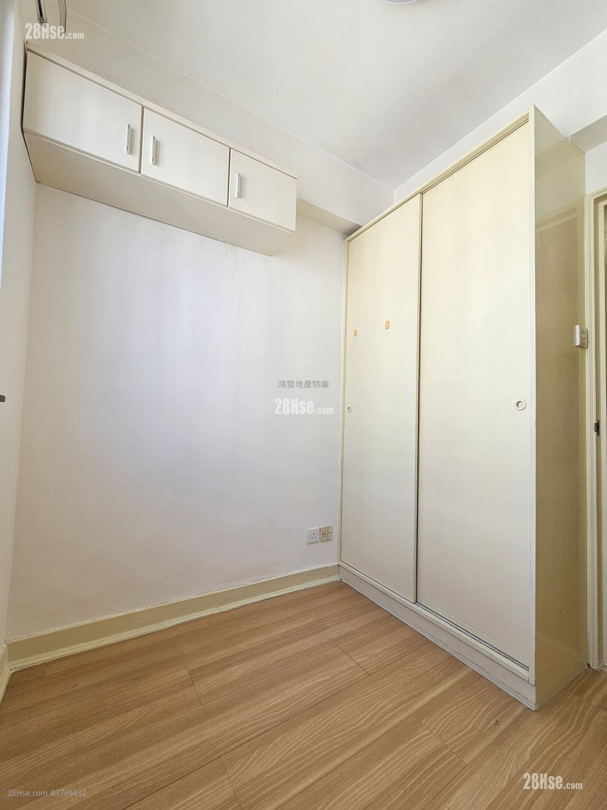 Berwick Court Sell 2 Bedrooms , 1 Bathroom 332 ft²