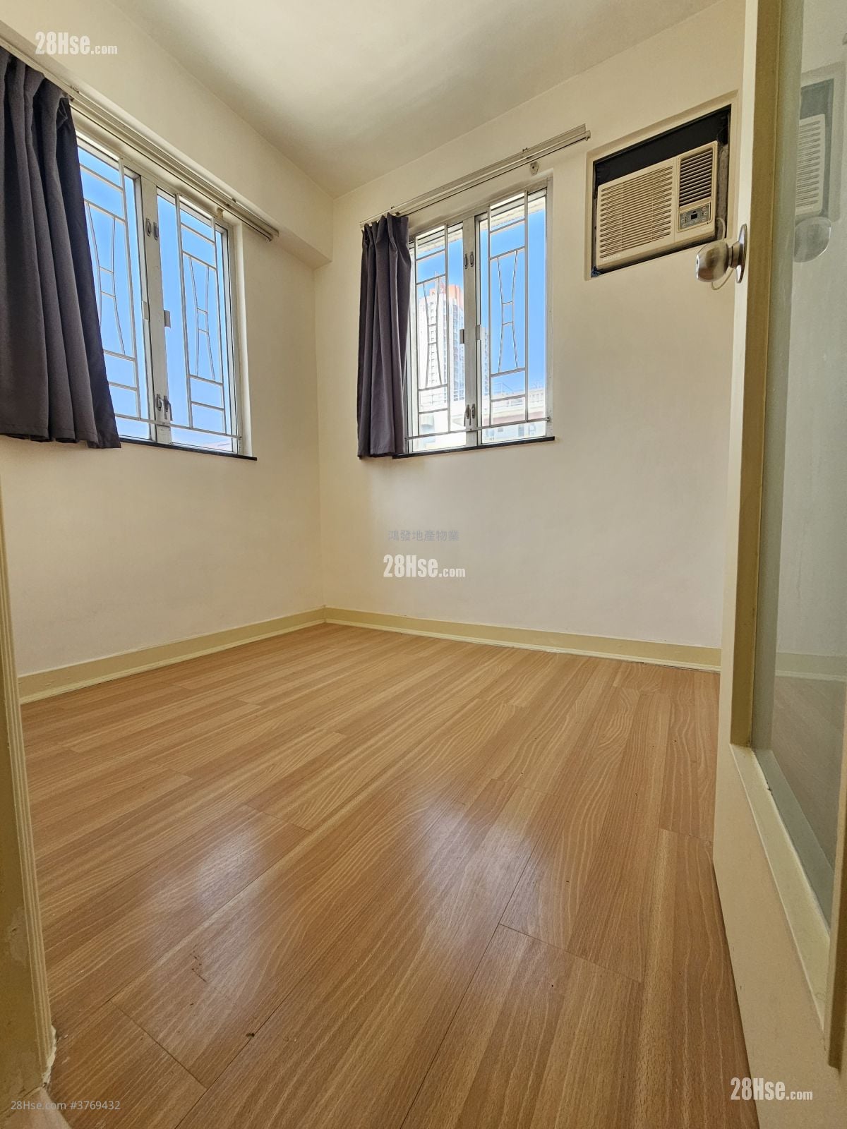 Berwick Court Sell 2 Bedrooms , 1 Bathroom 332 ft²