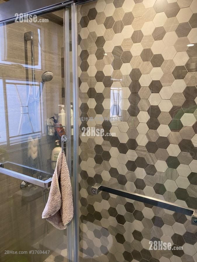 恒峰花园 售盘 645 平方尺