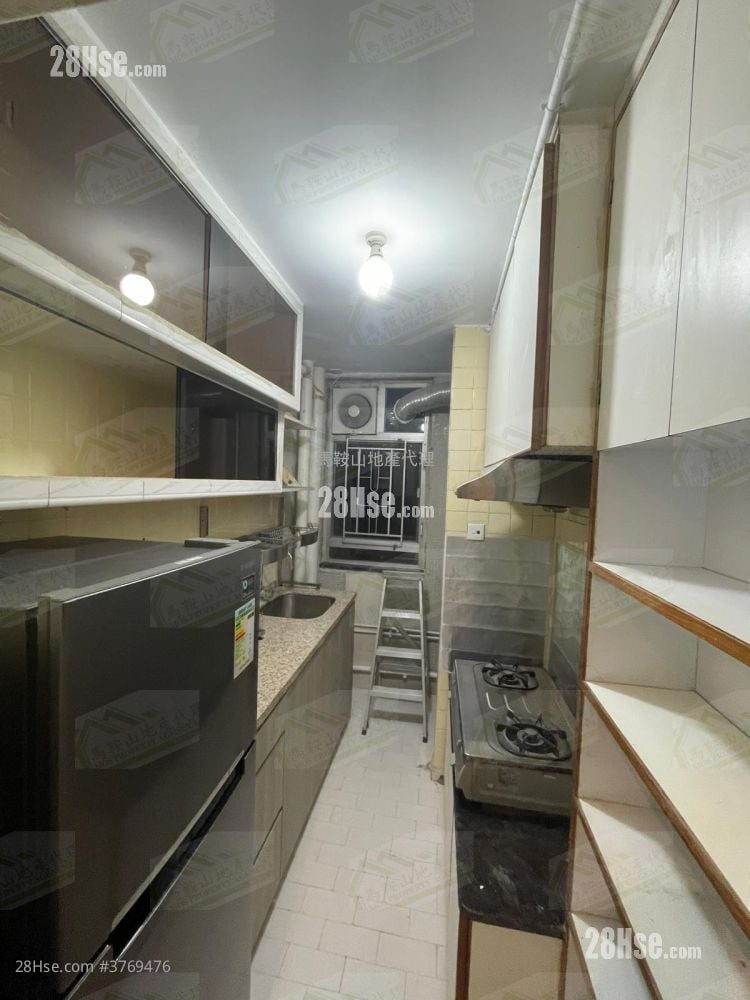 Kam Ying Court Sell 3 Bedrooms , 1 Bathroom 645 ft²