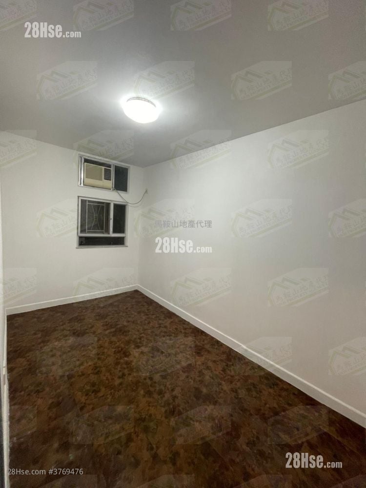 Kam Ying Court Sell 3 Bedrooms , 1 Bathroom 645 ft²