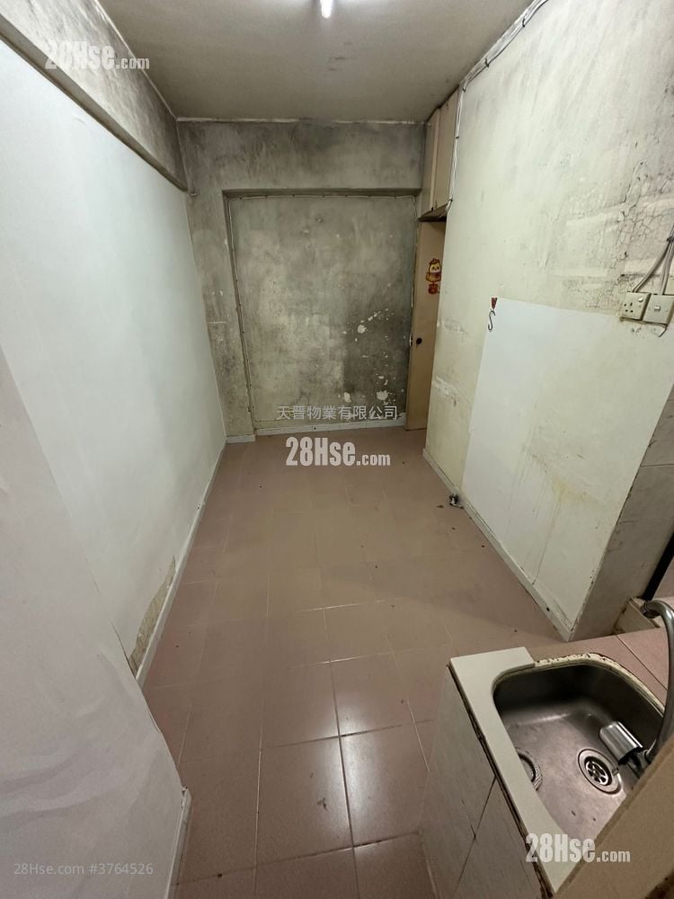 Lux Theatre Building Sell 3 Bedrooms , 2 Bathrooms 445 ft²