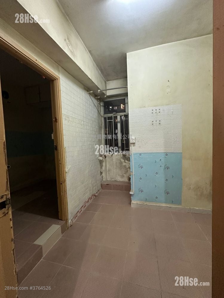 Lux Theatre Building Sell 3 Bedrooms , 2 Bathrooms 445 ft²