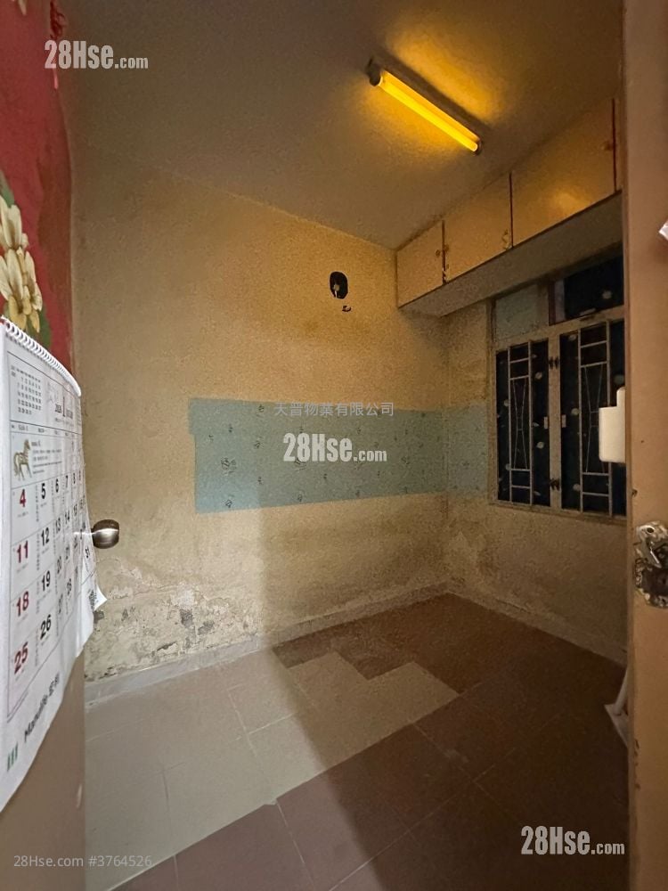 Lux Theatre Building Sell 3 Bedrooms , 2 Bathrooms 445 ft²