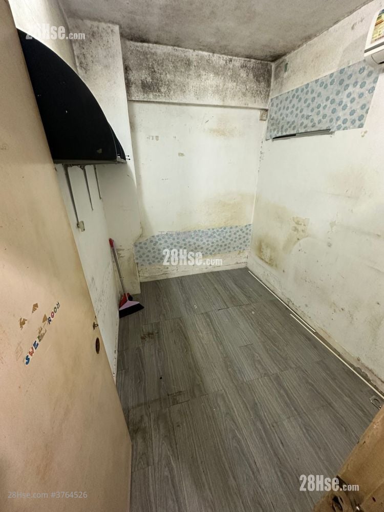 Lux Theatre Building Sell 3 Bedrooms , 2 Bathrooms 445 ft²