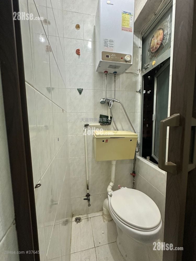 Lux Theatre Building Sell 3 Bedrooms , 2 Bathrooms 445 ft²