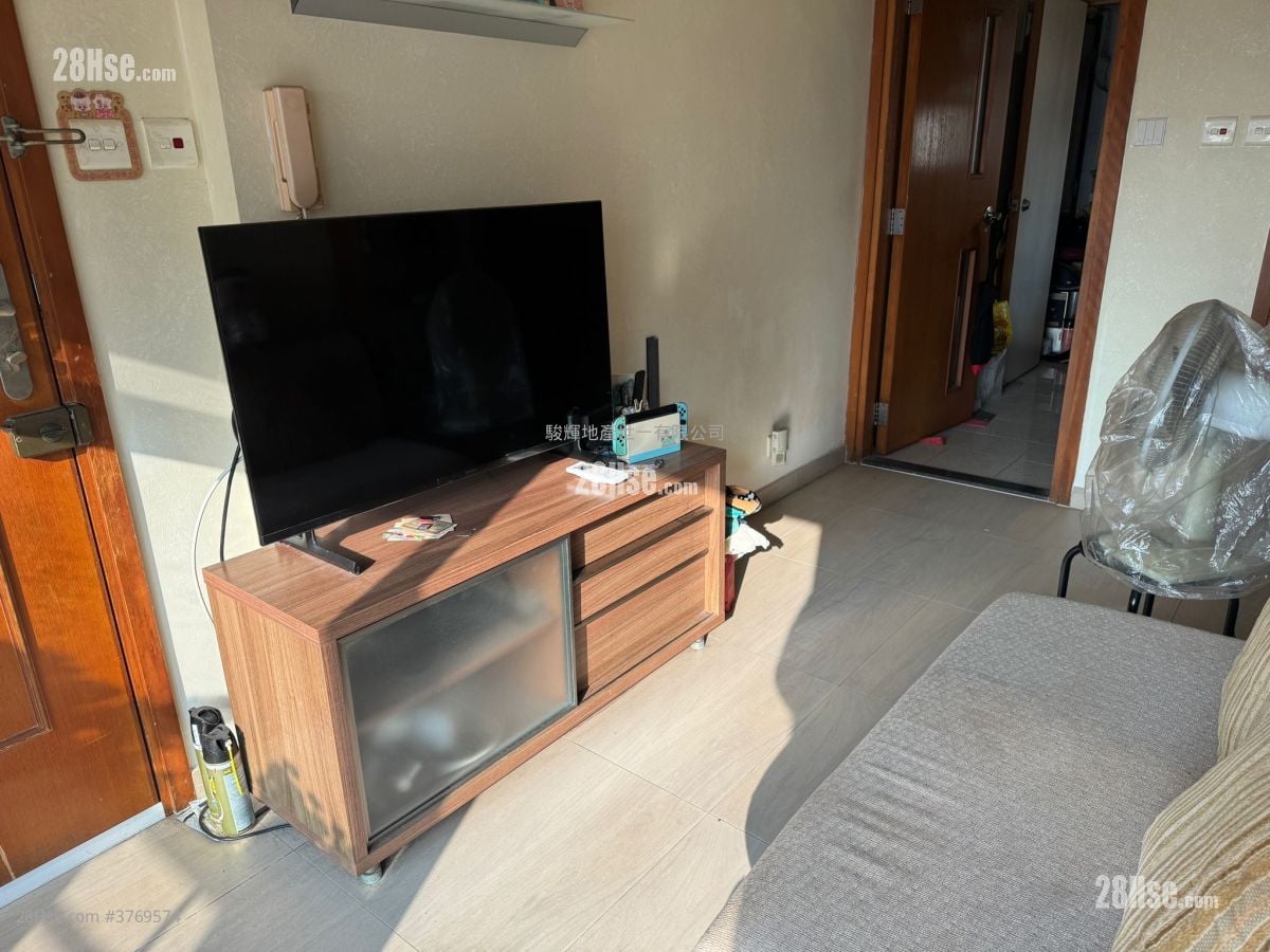 Yau On Court Sell 2 Bedrooms , 1 Bathroom 318 ft²