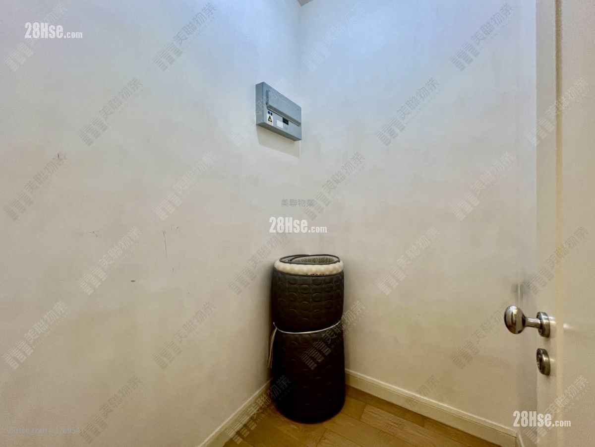 Lexington Hill Sell 2 Bedrooms 593 ft²