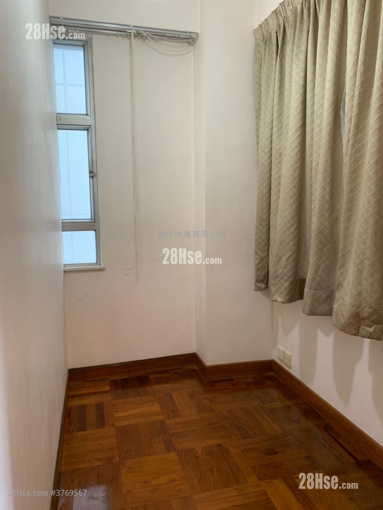 Eastman Court Sell 1 Bedroom , 1 Bathroom 309 ft²