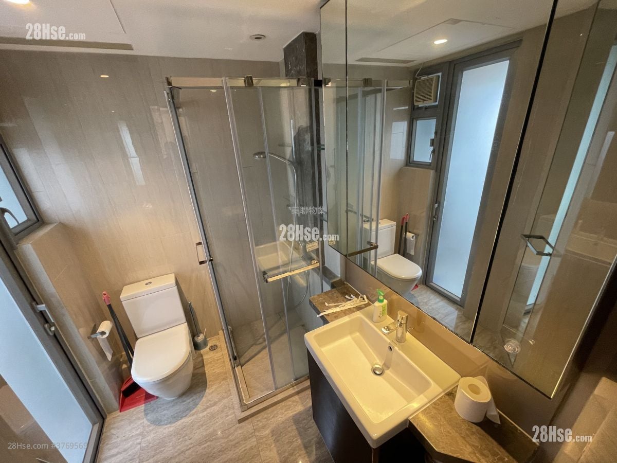 bathroom: The Reach Sell 2 Bedrooms , 1 Bathroom 355 ft²