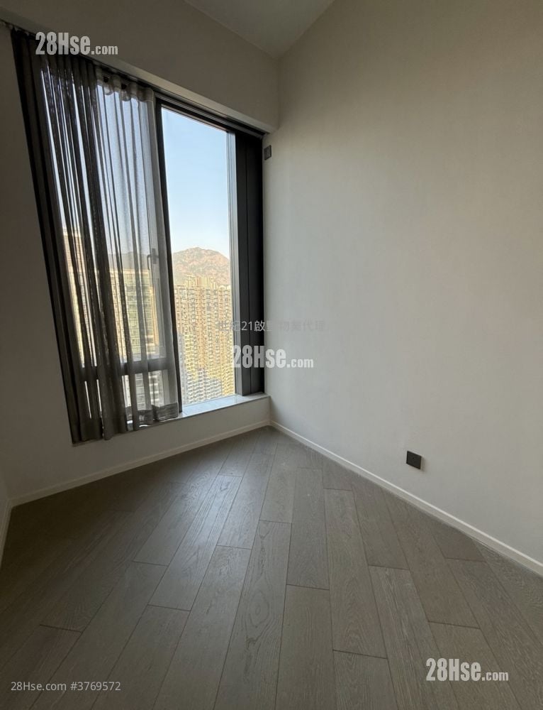 Henley Park Sell 2 Bedrooms , 1 Bathroom 476 ft²