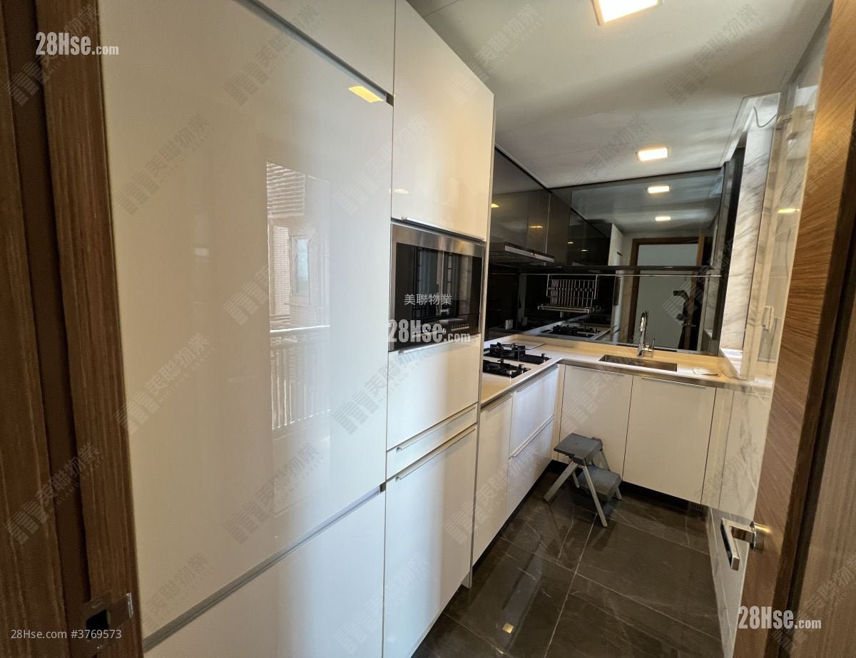 kitchen: Grand Yoho Sell 2 Bedrooms , 1 Bathroom 498 ft²