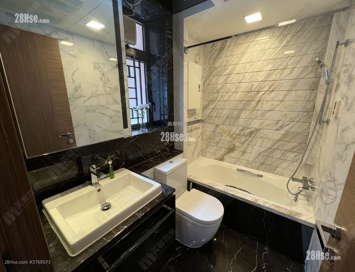 bathroom: Grand Yoho Sell 2 Bedrooms , 1 Bathroom 498 ft²