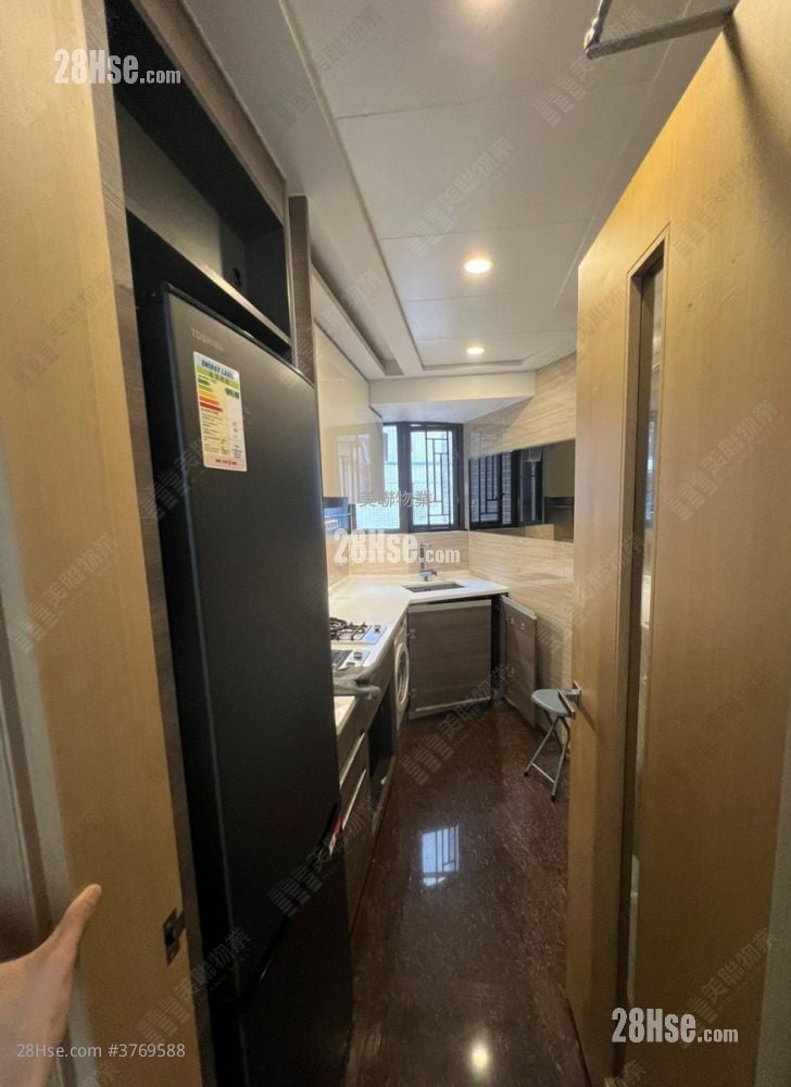 kitchen: Park Signature Sell 2 Bedrooms , 1 Bathroom 669 ft²