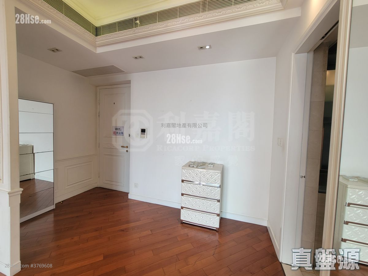 The Coronation Sell 3 Bedrooms , 2 Bathrooms 954 ft²