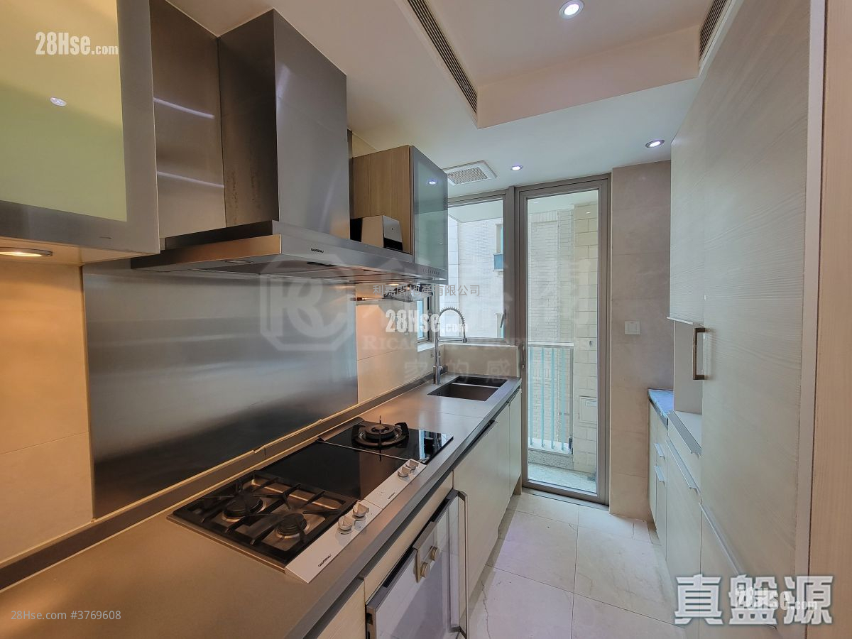 The Coronation Sell 3 Bedrooms , 2 Bathrooms 954 ft²