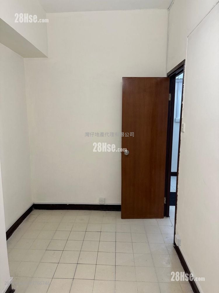Lai Shan Mansion Sell 2 Bedrooms , 1 Bathroom 320 ft²