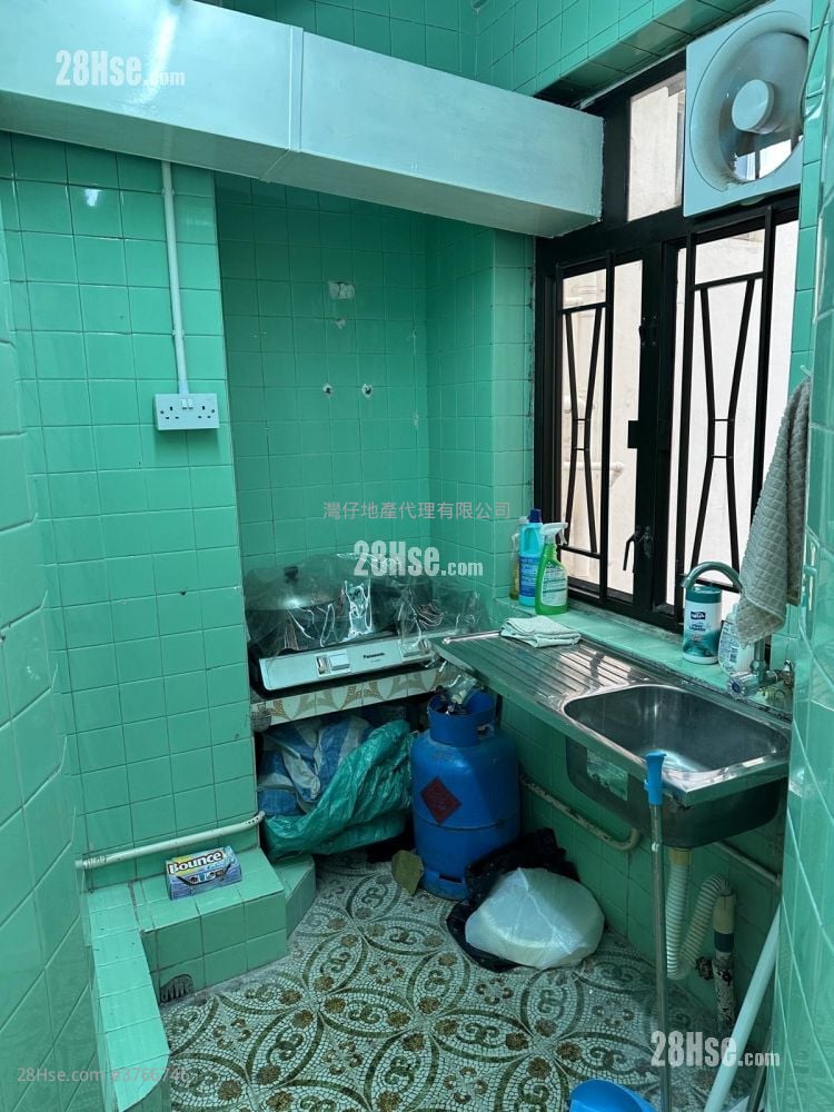 Lai Shan Mansion Sell 2 Bedrooms , 1 Bathroom 320 ft²