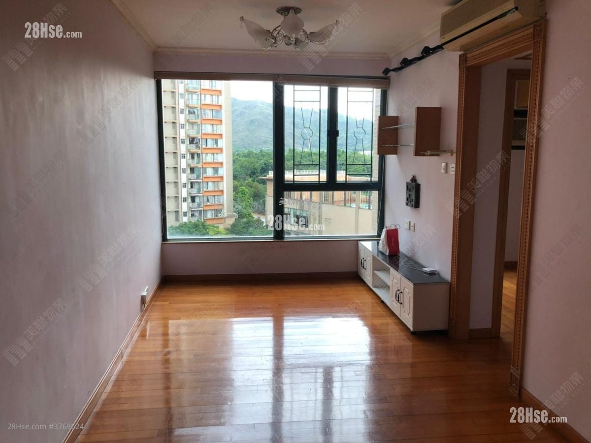 living room: Greenery Place Sell 2 Bedrooms , 1 Bathroom 446 ft²