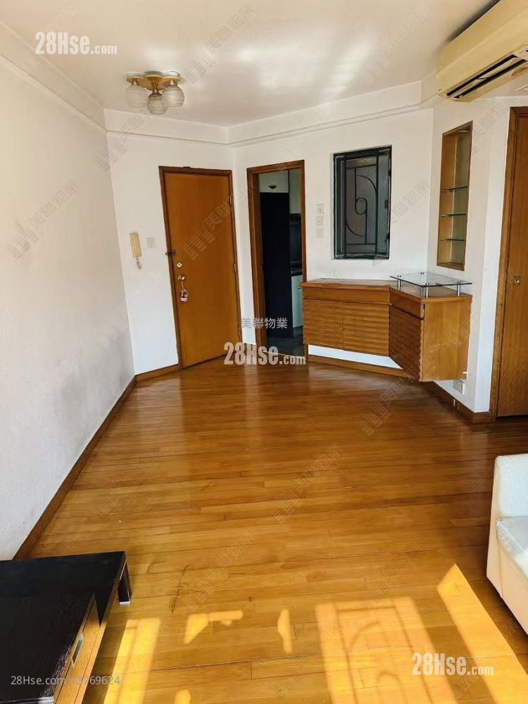 living room: Greenery Place Sell 2 Bedrooms , 1 Bathroom 446 ft²