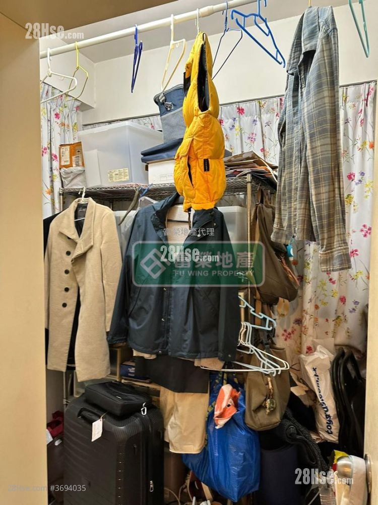 Tung Shing Court Sell 2 Bedrooms , 1 Bathroom 268 ft²