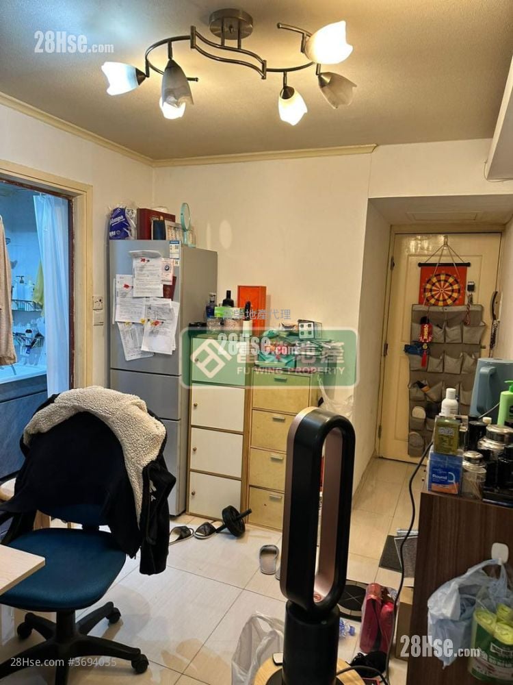 Tung Shing Court Sell 2 Bedrooms , 1 Bathroom 268 ft²