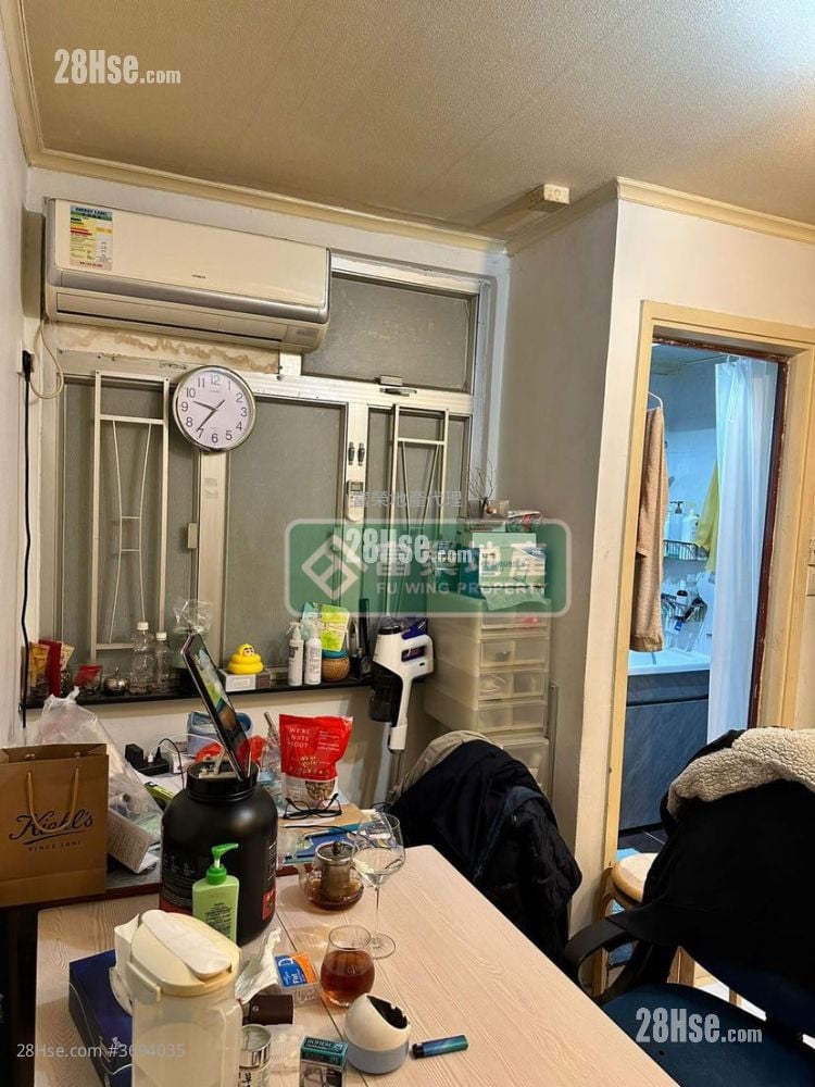 Tung Shing Court Sell 2 Bedrooms , 1 Bathroom 268 ft²