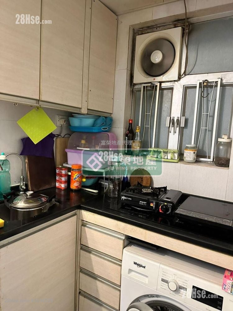 Tung Shing Court Sell 2 Bedrooms , 1 Bathroom 268 ft²