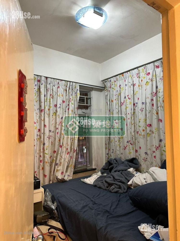 Tung Shing Court Sell 2 Bedrooms , 1 Bathroom 268 ft²