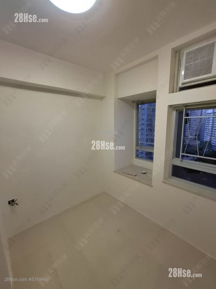 New Kwai Fong Gardens Sell 2 Bedrooms , 1 Bathroom 400 ft²